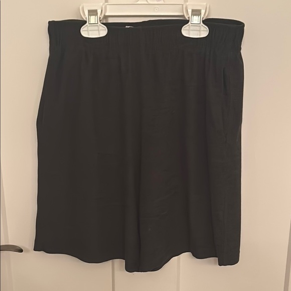 Old Navy charcoal grey boys’ elastic waist shorts, size 10-12 - Picture 1 of 5